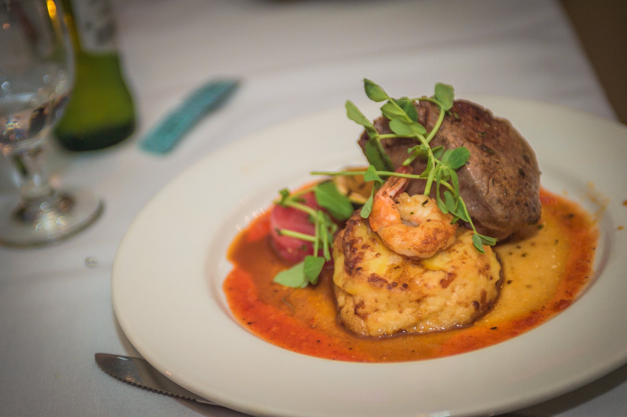 Ozzy and Jessica kissing under a white umbrella in the rain in Vancouver